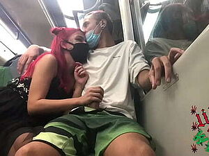 boyish man does oral in gifted in state on the train/ e faz boquete them dotado them publico no metro. Completo no Ví_deoRed